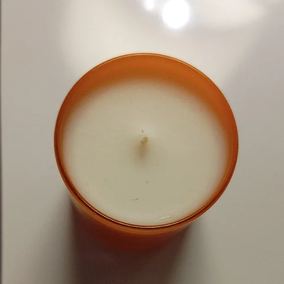 Clinique Happy Orange Candle - Picture 2 of 3